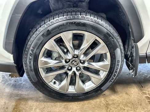 Used 2024 Toyota RAV4 XLE Premium FWD image 32