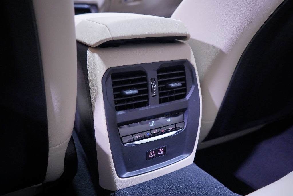 New 2026 BMW M340i w/ Shadowloine Package RWD image 19