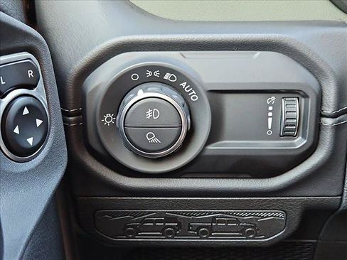 Used 2025 Jeep Gladiator Mojave AWD/4WD image 17