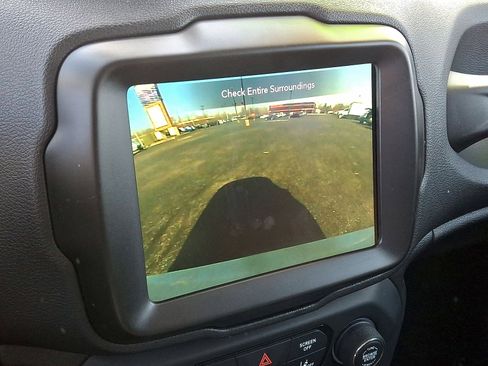 Used 2023 Jeep Renegade Latitude AWD/4WD image 15