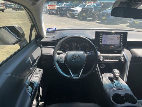 Used 2021 Toyota Venza LE AWD/4WD image 6