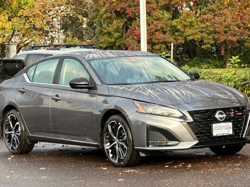 New 2025 Nissan Altima 2.5 SR w/ SR Premium Package image 9