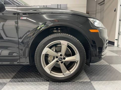 Used 2020 Audi Q5 2.0T Titanium Premium Plus w/ Premium Plus Package AWD/4WD image 10