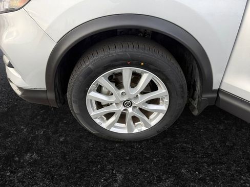 Used 2021 Nissan Rogue Sport S FWD image 9