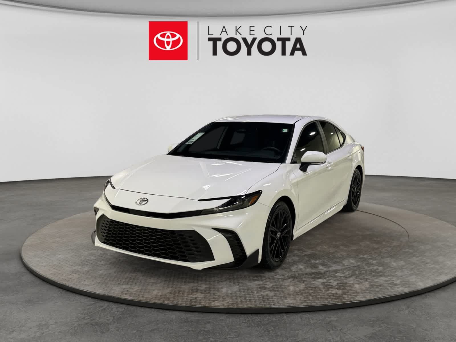 Used 2025 Toyota Camry SE w/ Multimedia Upgrade Package FWD image 1