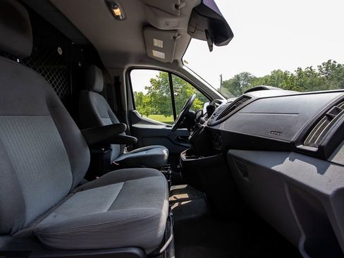 Used 2017 Ford Transit 250 130 Low Roof image 18