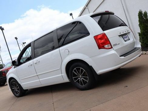 Used 2015 Dodge Grand Caravan SE FWD image 4