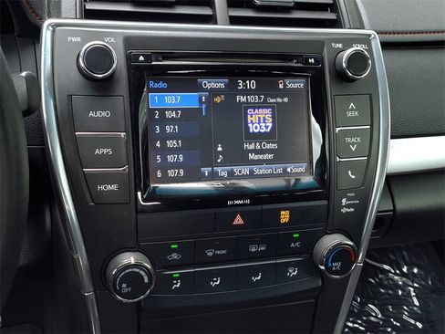 Used 2016 Toyota Camry SE image 15