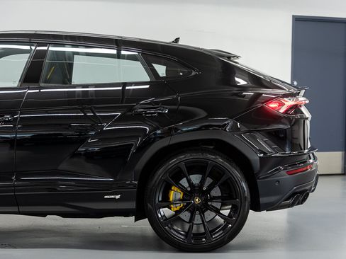 Used 2024 Lamborghini Urus S AWD/4WD image 12