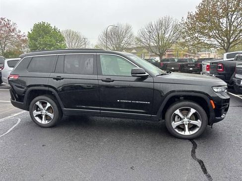 Used 2024 Jeep Grand Cherokee L Limited AWD/4WD image 2