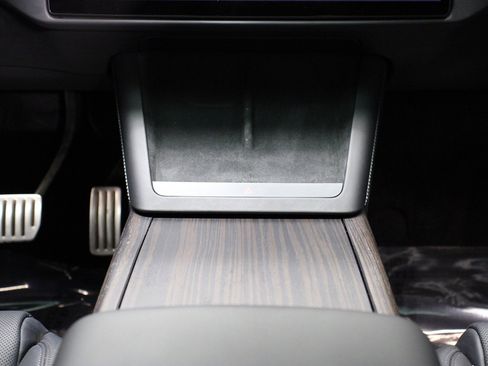 Used 2023 Tesla Model X image 30