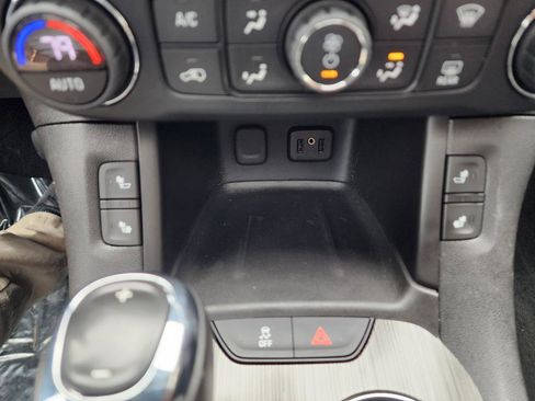 Used 2017 GMC Acadia SLT image 19