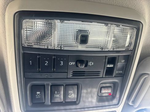Used 2018 Toyota 4Runner Limited AWD/4WD image 15