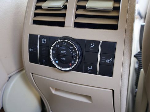 Used 2011 Mercedes-Benz GL 550 4MATIC image 31