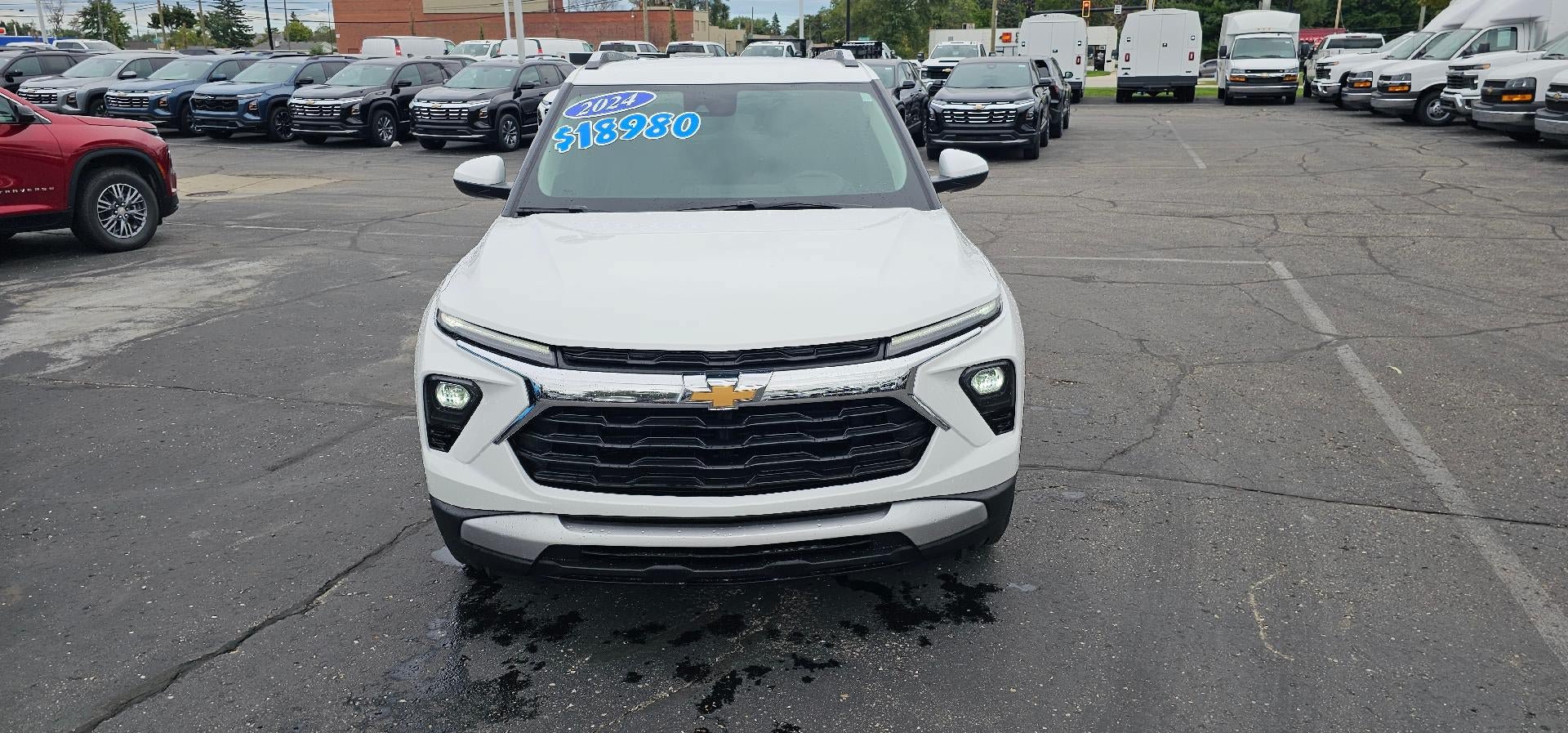 Used 2024 Chevrolet TrailBlazer LT w/ LT Cold Weather Package FWD image 3