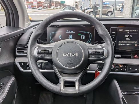 Used 2023 Kia Sportage LX image 13
