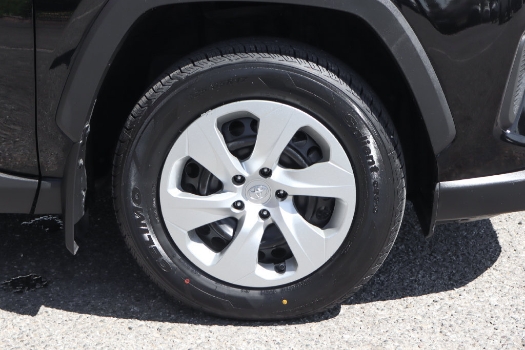 Used 2021 Toyota RAV4 LE w/ Carpet Mat Package (TMS) AWD/4WD image 43