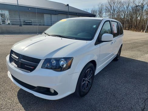 Used 2016 Dodge Grand Caravan SXT image 3