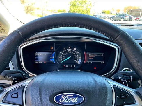 Used 2017 Ford Fusion SE w/ Fusion SE Technology Package FWD image 25