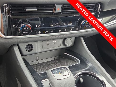 Used 2025 Nissan Rogue SL FWD image 19