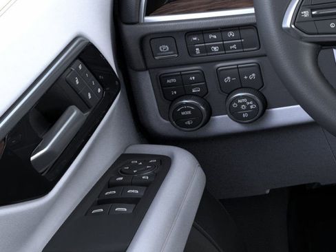 New 2025 Chevrolet Suburban Premier image 22