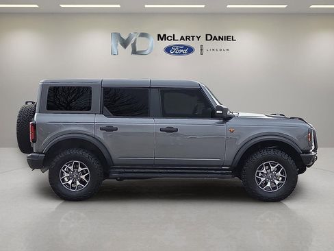 Used 2023 Ford Bronco Badlands image 6