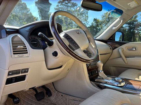 Used 2014 INFINITI QX80 4WD w/ Deluxe Touring Package image 18