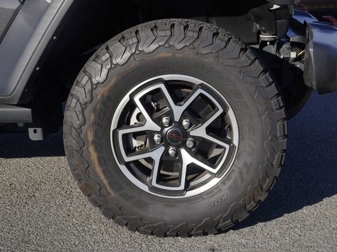 Used 2024 Jeep Wrangler Unlimited Rubicon w/ Technology Group image 10