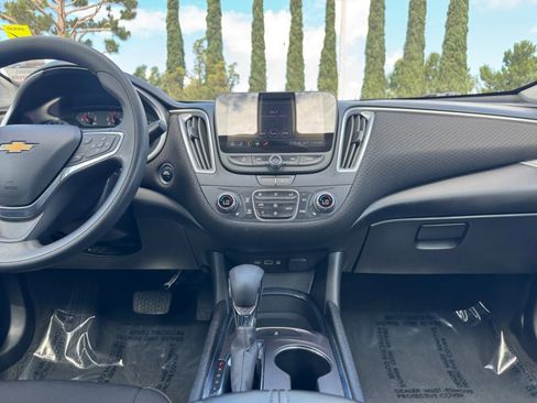Used 2022 Chevrolet Malibu LT FWD image 15