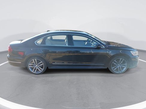 Used 2019 Volkswagen Passat 2.0T SE R-Line image 4