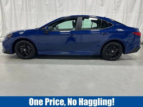 Used 2026 Toyota Camry SE FWD image 4