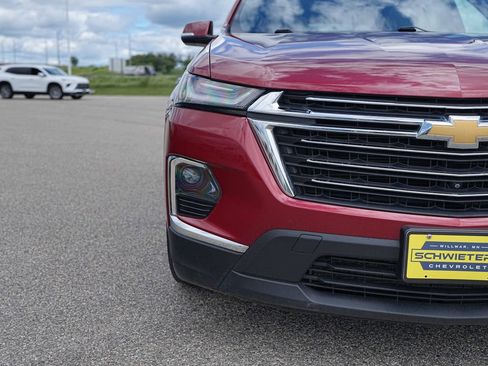 Used 2022 Chevrolet Traverse LT w/ LT Premium Package AWD/4WD image 3