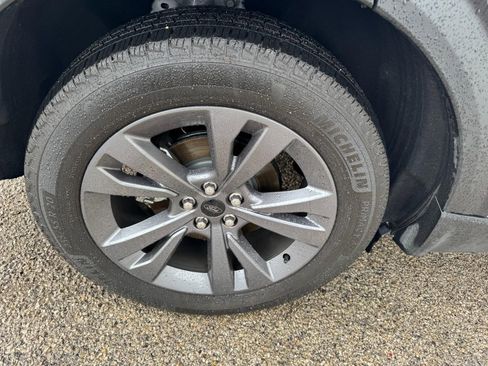 Used 2025 Ford Explorer Active w/ Active Comfort Package image 5