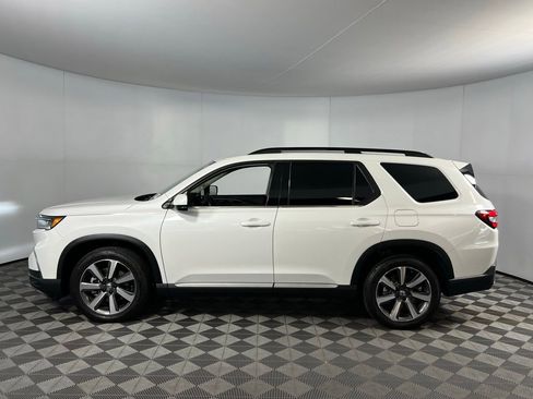 Used 2024 Honda Pilot Touring image 10