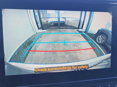 Used 2023 Toyota Highlander L image 19