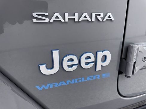 Used 2023 Jeep Wrangler Unlimited Sahara w/ Cold Weather Group AWD/4WD image 9