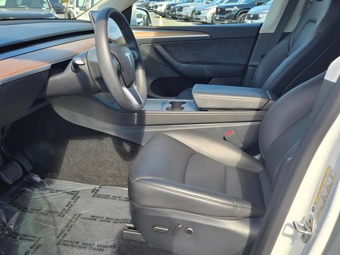 Used 2025 Tesla Model Y Long Range RWD image 11