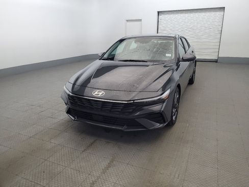Used 2025 Hyundai Elantra SEL FWD image 15
