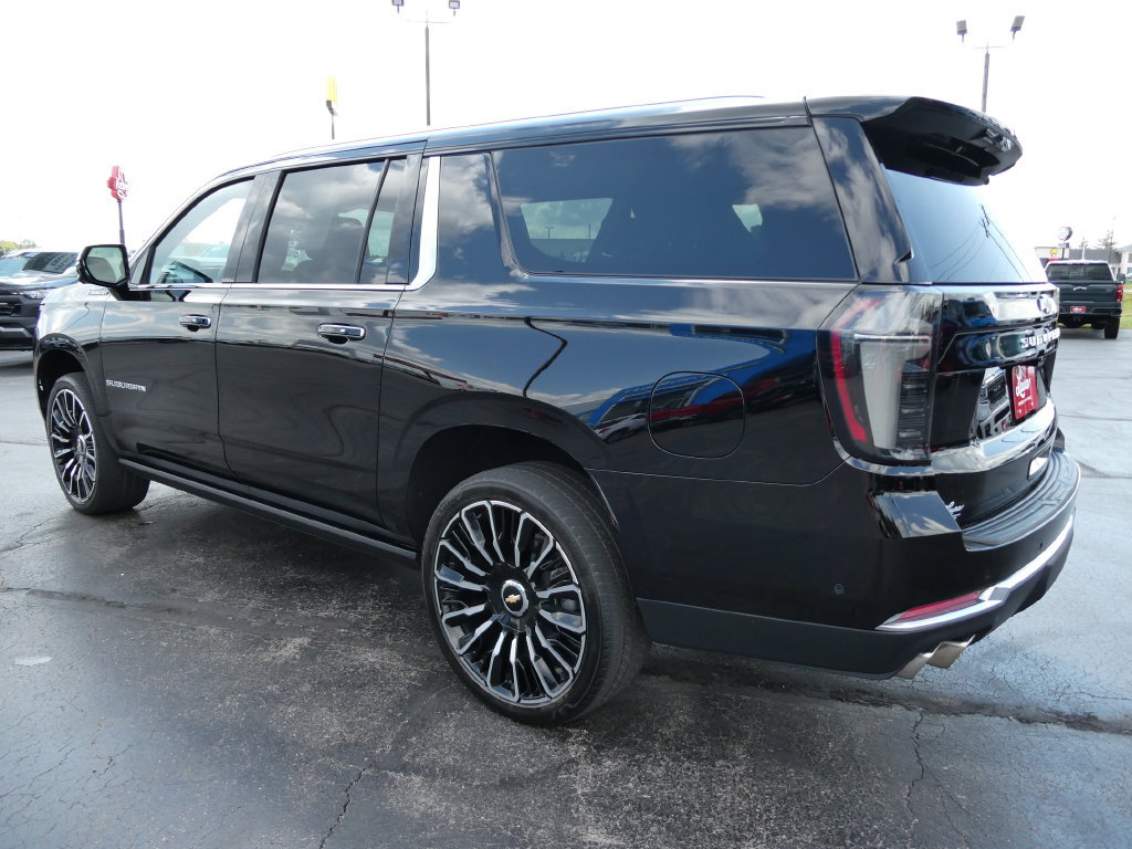 Certified 2025 Chevrolet Suburban High Country AWD/4WD image 8