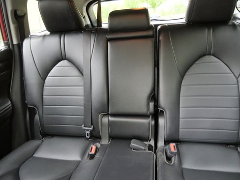 Used 2022 Toyota Highlander XLE AWD/4WD image 14