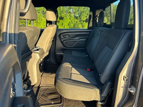 Used 2018 Nissan Titan SV w/ SV Convenience Package RWD image 13