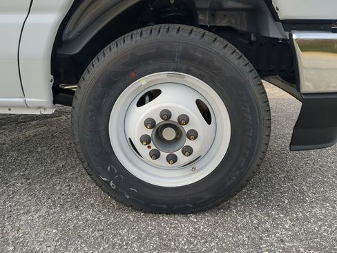 New 2026 Ford E-450 and Econoline 450 Super Duty w/ Power Equipment Group image 9