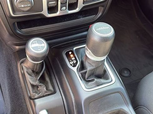 Used 2021 Jeep Gladiator Sport AWD/4WD image 19