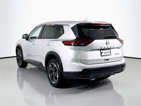 Used 2024 Nissan Rogue SV image 8