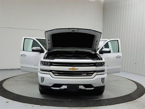 Used 2018 Chevrolet Silverado 1500 LTZ Z71 w/ LTZ Plus Package image 10