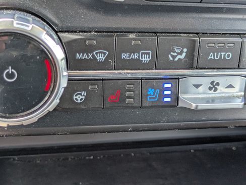 Used 2023 Ford F250 Lariat w/ Black Appearance Package AWD/4WD image 29