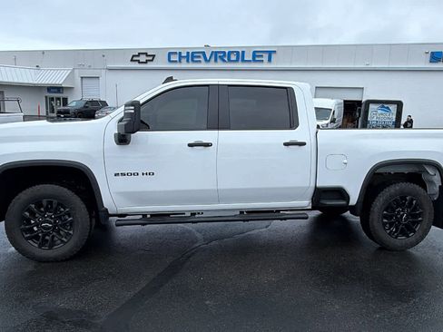 Used 2025 Chevrolet Silverado 2500 Custom w/ Custom Convenience Package image 8