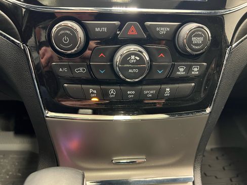 Used 2022 Jeep Grand Cherokee Limited image 21