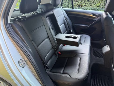 Used 2018 Volkswagen Golf SE FWD image 22