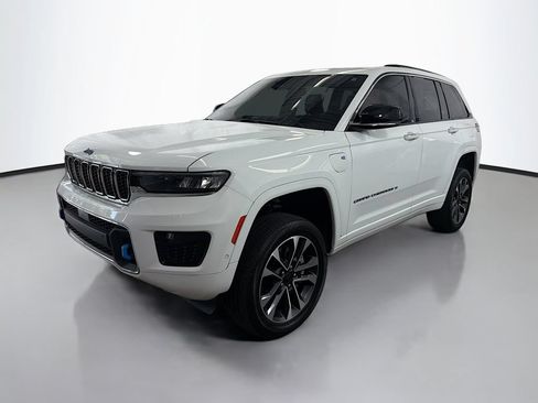 Used 2023 Jeep Grand Cherokee Overland w/ Luxury Tech Group IV AWD/4WD image 5